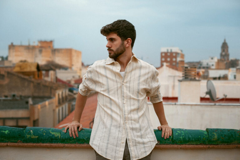 Read more about the article How to Dress Better With Fewer Clothes